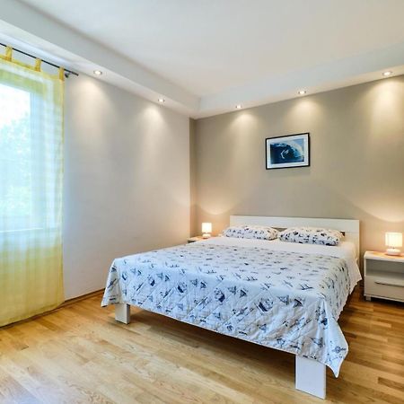 מאלי לוסיניי Apartments Ady מראה חיצוני תמונה