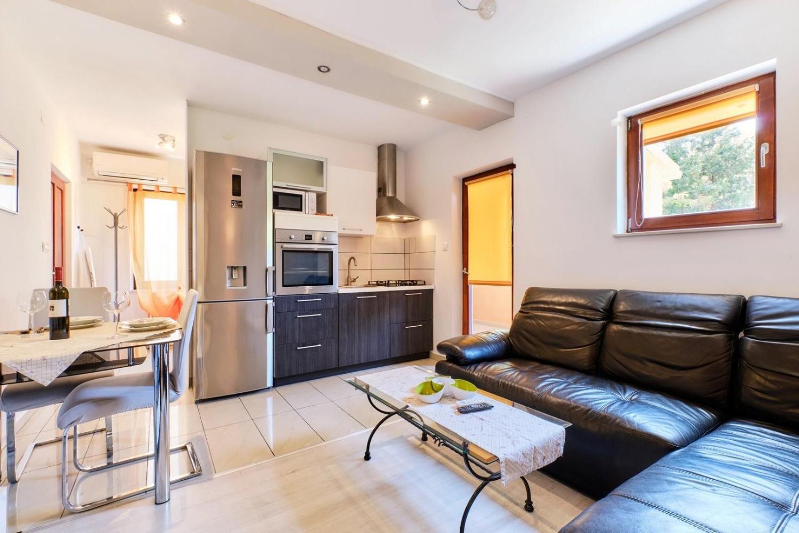 מאלי לוסיניי Apartments Ady מראה חיצוני תמונה